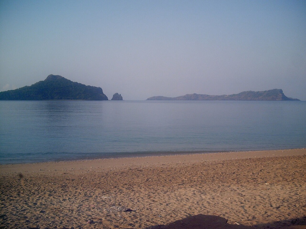 Comoros — quiet islets across still water off Mohéli